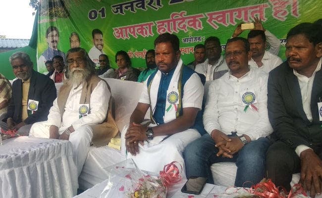 खरसावां : जन चेतना सभा में पहुंचे झामुमो सुप्रीमो शिबु सोरेन समेत चार विधायक