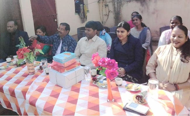 मानव तस्करी की शिकार कम उम्र की लड़कियों से डीसी ने कहा- आप पढ़े, रूके नहीं, पढ़ाई में मैं सहयोग करूंगा