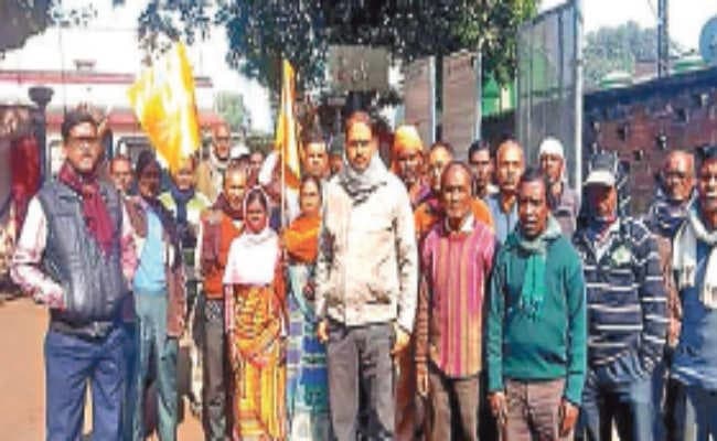 नव वर्ष के पहले ही दिन इंडिया पावर से हटाये गये 17 ठेका श्रमिक, नियोजन की मांग पर किया प्रदर्शन