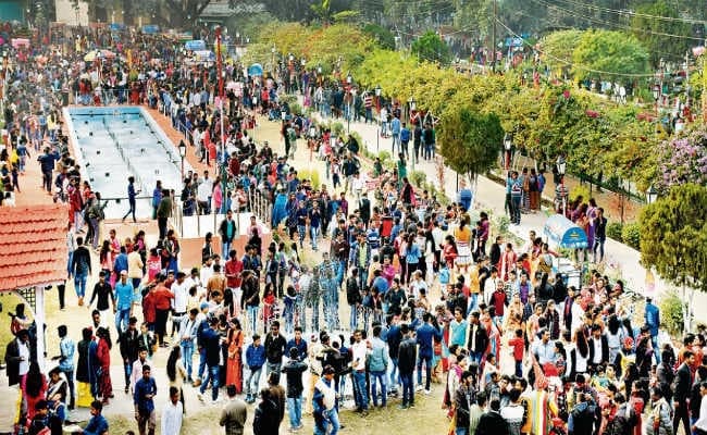 न्यू ईयर मनाने जुब्बा सहनी पार्क पहुंचे लोग