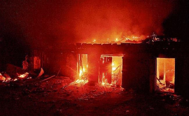 रांची: कांके में दो गुट भिड़े, पुलिस की गाड़ी, छह बाइक व दुकानें फूंकी, दोनों पक्ष के पांच लोग घायल, रैप बटालियन तैनात