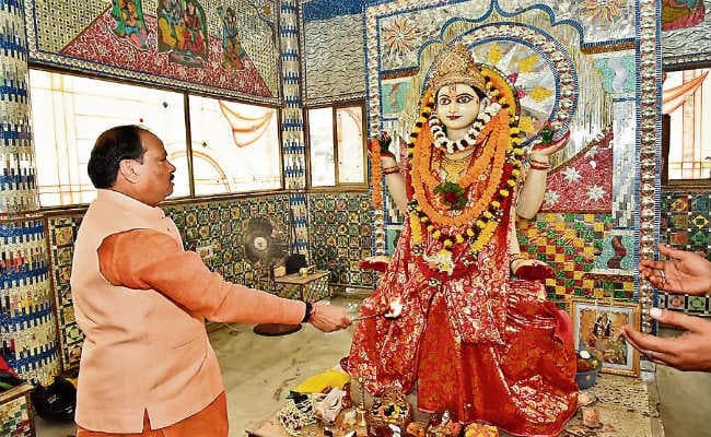 जमशेदपुर  :  नये साल के पहले दिन मुख्यमंत्री रघुवर दास ने की घोषणा, पारा शिक्षकाें पर जल्द होगा फैसला,  शुरू होगी कृषि आशीर्वाद योजना