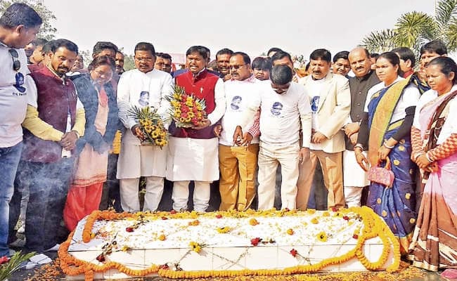 खरसावां के शहीदों को दी गयी श्रद्धांजलि