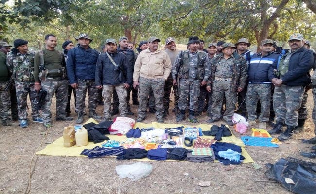 गोमिया : झुमरा पहाड़ पर नक्सलियों के साथ मुठभेड़ में पुलिस को बड़ी सफलता, दर्जनों सामान बरामद
