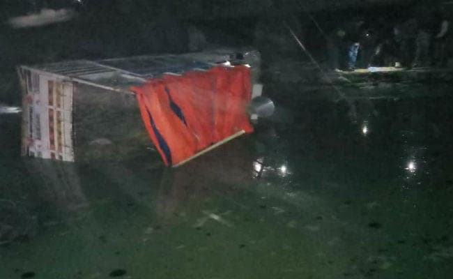 बरकट्ठा : सड़क हादसे में तीन लोगों की मौत, चार गंभीर रूप से घायल