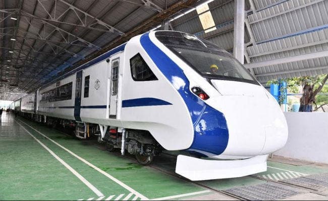 यात्रीगण कृपया ध्यान दें! दिल्ली से वाराणसी तक जायेगी Train 18