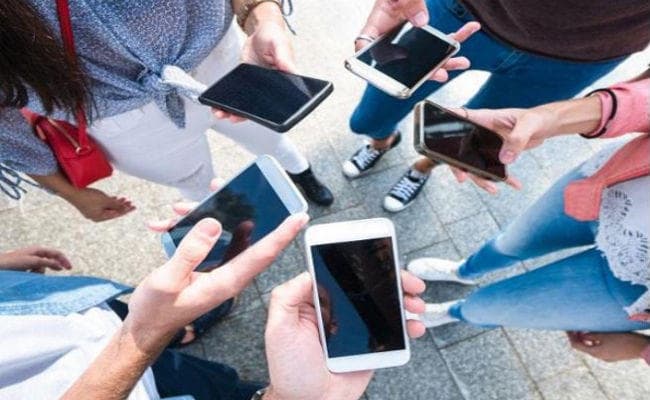 119.2 करोड़ हुए मोबाइल फोन यूजर्स, Jio BSNL का इतना बढ़ा यूजरबेस
