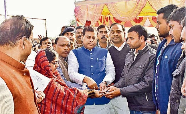 मुख्यमंत्री परिवहन योजना : परिवहन मंत्री ने किया उद्घाटन, जुटे हजारों लोग, 35 लोगों को दी गयी वाहन की चाबी