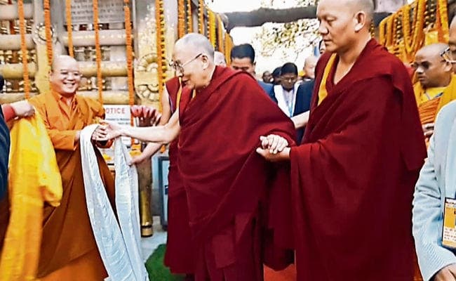 गया : बुद्ध को नमन कर विदा हुए दलाई लामा