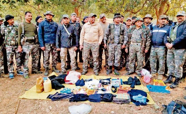 झुमरा में नक्सली-पुलिस के बीच मुठभेड़, सैकड़ों राउंड फायरिंग, पुलिस को भारी पड़ते देख नक्सली भाग खड़े हुए