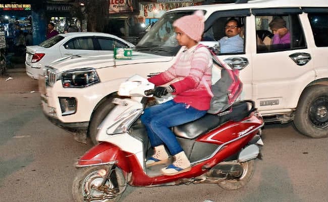 रात में घना काेहरा, दिन में खिलेगी धूप, तापमान में थाेड़ा सुधार  पर राज्य का सबसे सर्द जिला रहा गया