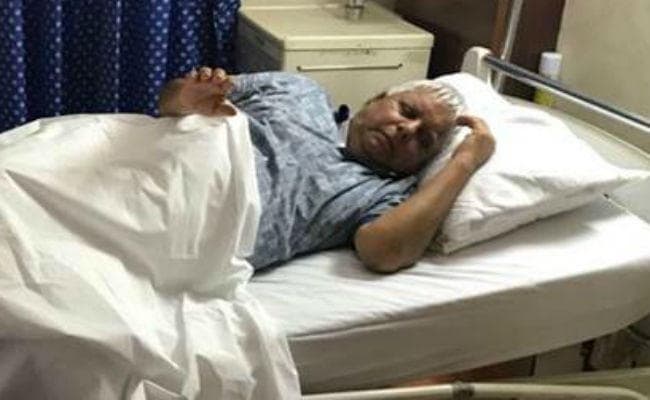 रांची : लालू प्रसाद के युरिन में खून आने से डॉक्टरों की चिंता बढ़ी, रिम्स के पेइंग वार्ड में भर्ती