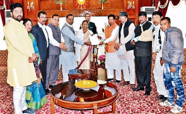 रांची : आरक्षण को लेकर राज्यपाल को सौंपा ज्ञापन