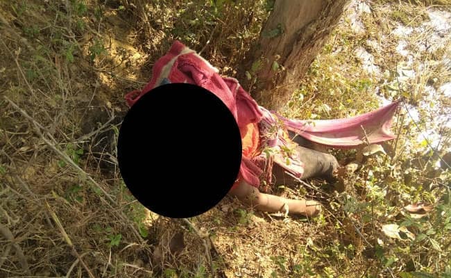 सिमडेगा : कस्‍तुरबा विद्यालय के पास से मिला युवती का शव, बलात्कार के बाद हत्‍या का अंदेशा