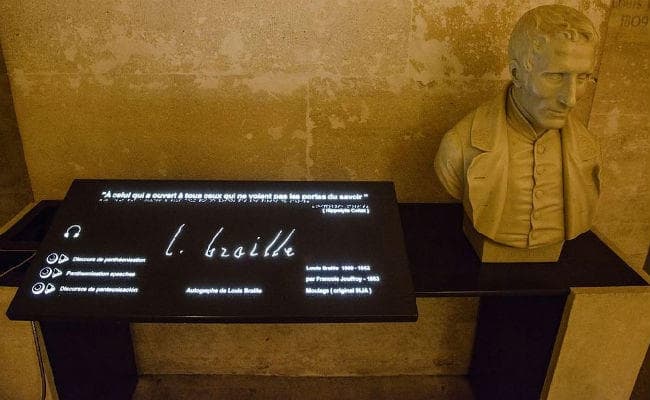 World Braille Day 2019: लुई ब्रेल, जिन्होंने 15 साल की उम्र में दृष्टिहीनों के लिए बना दी नयी लिपि, जानें