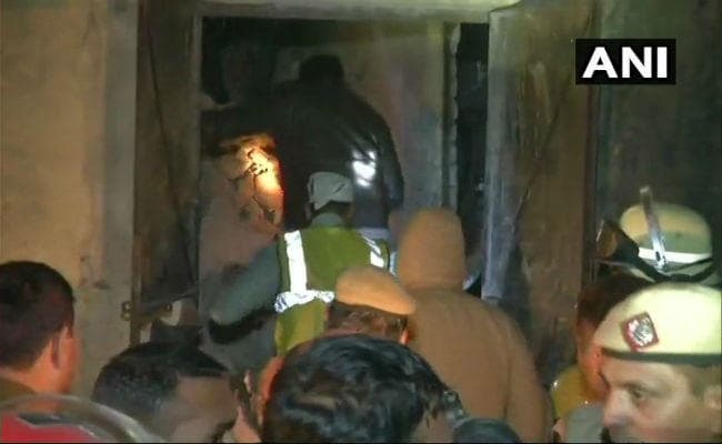 पश्चिमी दिल्ली में फटा सिलेंडर, ढही इमारत, सात की मौत