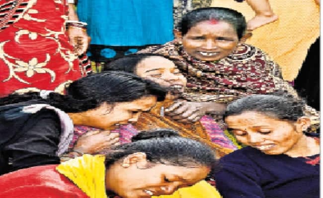 जमशेदपुर : नशे में था चालक, नदी में घुसा दी कार, दो युवकों को कुचला