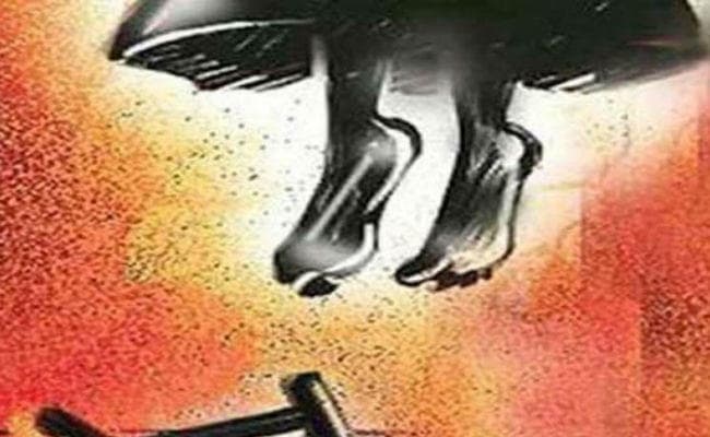 बिहार के मोतिहारी में तीन बच्चों के साथ महिला ने फांसी लगायी