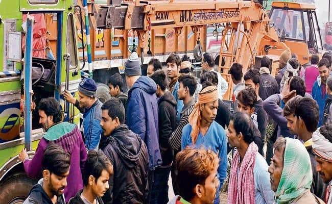 कोहरे का कहर, 44 गाडि़यां टकरायीं, छह की गयी जान