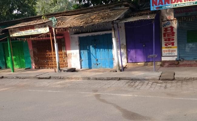 एसडीओ ऑफिस की जगह बदलने के विरोध में सरायकेला बंद