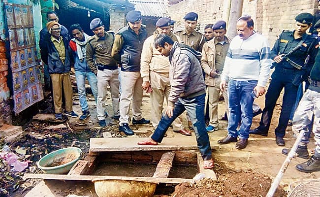भागलपुर : पति से तंग महिला ने तीन बच्चों को शौचालय की टंकी में फेंका, मौत