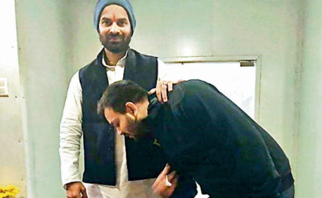 पटना : तीन महीने बाद मिले तेजस्वी से तेज, कहा-अपने अर्जुन से मिल कर आगामी चुनावों को लेकर रणनीति की तैयार