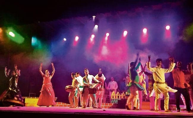 यथार्थ के नाटकीय मंचन से दर्शकों का जुड़ाव