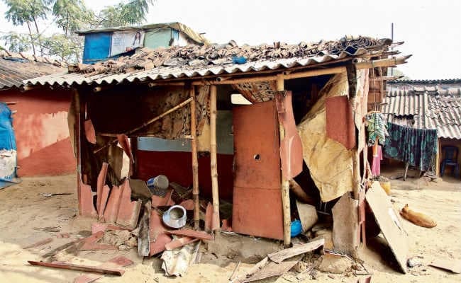 जमशेदपुर : पतंग लूटने के विवाद के बाद भिड़े दो गुट, 16 लोग घायल, पथराव, घरों व धार्मिक स्थल में तोड़फोड़, लूटपाट