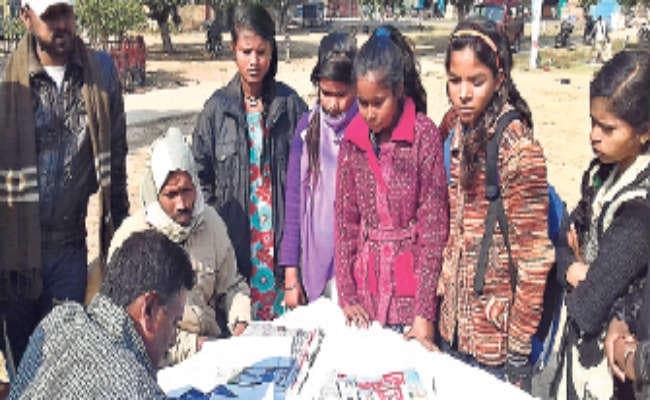 छेड़खानी का विरोध किया, तो गुंडई पर उतरे मनचले, रोड़ेबाजी, एक छात्र जख्मी