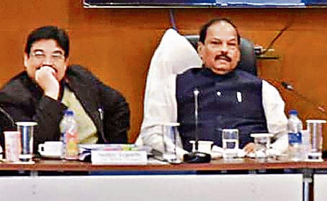 रांची : केंद्र व राज्य सरकार की योजनाओं की समीक्षा बैठक में मुख्यमंत्री ने कहा, जरूरत के अनुसार ही नियम बदलें