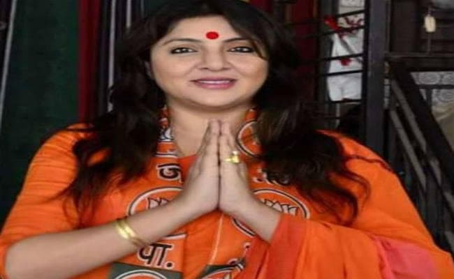 खड़दह गैंगरेप के खिलाफ भाजपा का कैंडल मार्च, पुलिस संग धक्का-मुक्की, लॉकेट चटर्जी समेत दर्जनों कार्यकर्ता गिरफ्तार