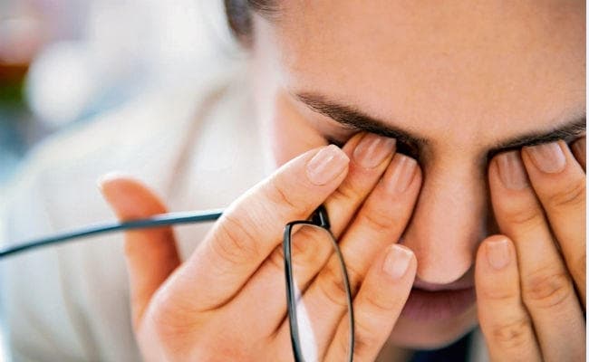 सर्दी के मौसम में ड्राइ आइ से ऐसे बचें