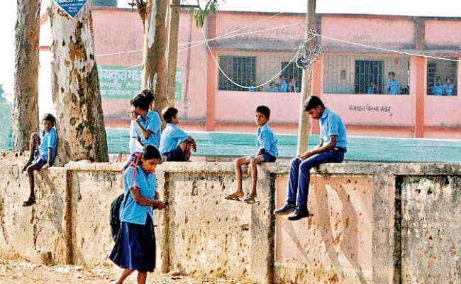 रांची : 6466 मध्य विद्यालय विलय के लिए किये गये थे चिह्नित, सरकार ने लगायी रोक