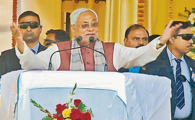 ....जब मुख्यमंत्री नीतीश कुमार ने कहा, अब बिहार में लालटेन की जरूरत नहीं