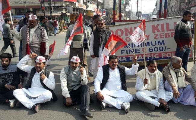 वामदलों के बिहार बंद का दूसरा दिन : नेताओं-कार्यकर्ताओं ने पटना समेत कई जिलों में किया चक्का जाम, राजद और हम का मिला समर्थन