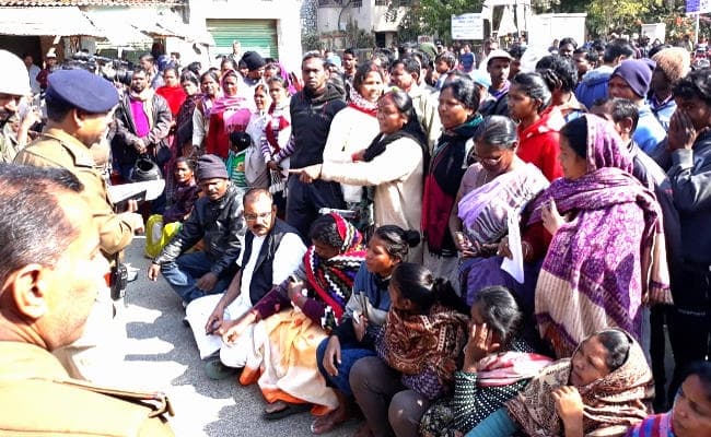 Ranchi में मर्डर, सड़क पर बैठ लोगों ने रोड जाम की, दो बजे के बाद शुरू हुआ आवागमन