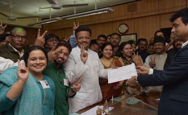 कोलकाता नगर निगम उपचुनाव : 14 हजार वोटों से विजयी हुए मेयर फिरदाह हकीम