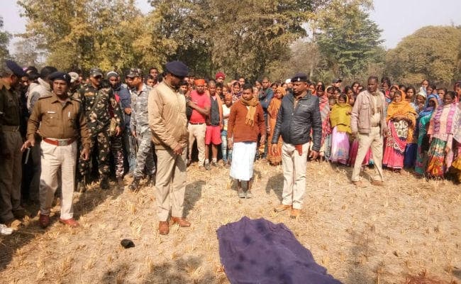 कोडरमा : छात्रा की दुष्कर्म के बाद हत्या की आशंका, आक्रोशित ग्रामीणों ने किया सड़क जाम