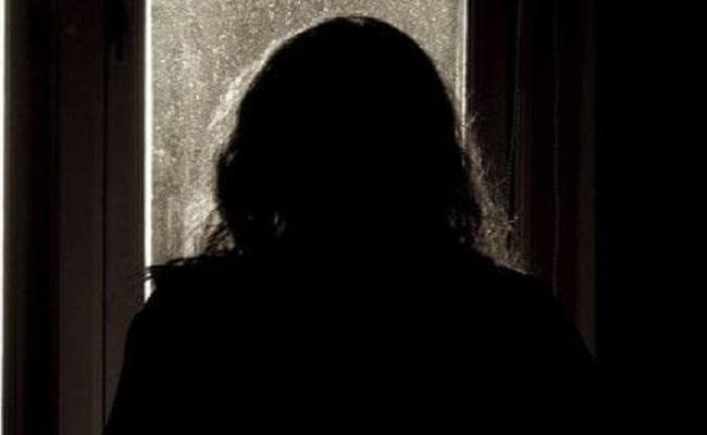 फौजी ने धोखे में रखकर रचा ली दूसरी शादी, तो प्रेमिका पहुंच गयी घर और फिर...