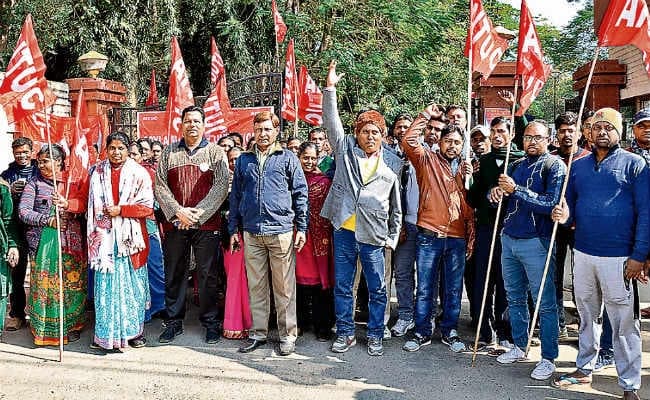 रांची : ट्रेड यूनियनों की दो दिनी हड़ताल समाप्त अब 21 फरवरी को संसद घेरेंगे कर्मचारी