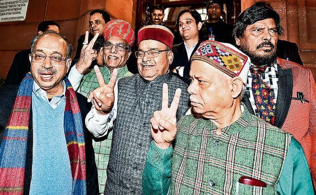 10% कोटा : पिछड़े सवर्णों को आरक्षण पर संसद की मंजूरी, कांग्रेस समेत अधिकांश दलों का मिला साथ, जानें अब आगे क्या होगा