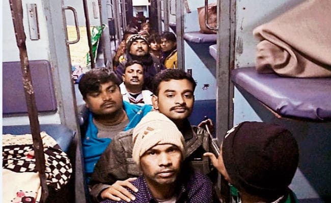 नयी दिल्ली-भागलपुर साप्ताहिक एक्सप्रेस में भीषण लूटपाट, अपराधियों ने लूटे 25 लाख नकद व जेवरात