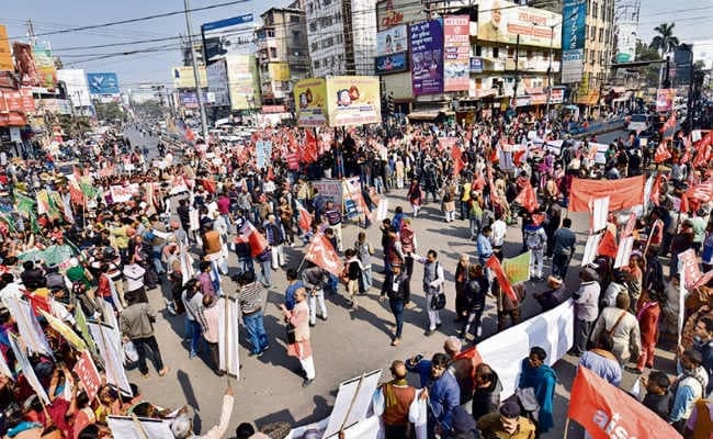 आज खुलेंगे बैंक, डाकघर, बीमा कार्यालय और बीएसएनएल कार्यालय, दो दिनों में 80 हजार करोड़ के लेन-देन बाधित