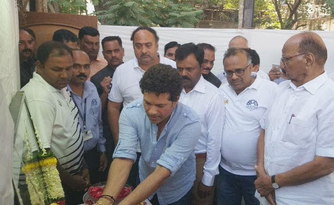 सचिन तेंदुलकर, कांबली ने दिवगंत कोच आचरेकर को याद किया