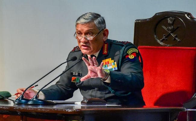 आर्मी चीफ जनरल रावत ने कहा, सेना में समलैंगिक संबंधों और व्यभिचार को नहीं देंगे अनुमति