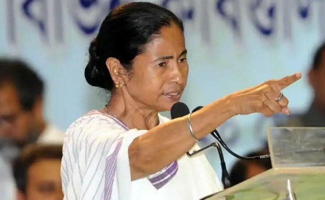 आयुष्‍मान भारत योजना से मोदी अपनी तस्वीर हटायें, नहीं तो राज्य सरकार नहीं देगी कोई पैसा : ममता