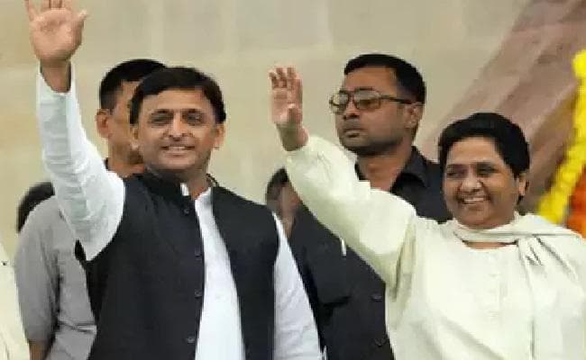 अखिलेश और मायावती बना रहे हैं महागठबंधन, राजनीतिक सरगर्मी तेज