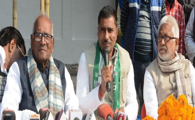 बिहार में पहले ही मिलने लगा था गरीब सवर्णों को आरक्षण : वशिष्ठ नारायण सिंह