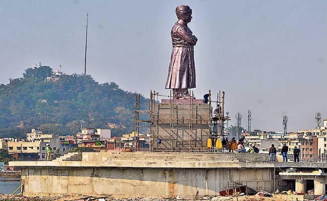 रांची : बड़ा तालाब में स्थापित हुई स्वामी विवेकानंद की प्रतिमा, मुख्यमंत्री रघुवर दास आज करेंगे अनावरण