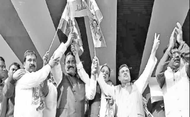 मालदा : महंगाई कम करानी हो तो मोदी सरकार हटायें : शुभेंदु